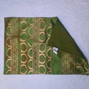 SET OF 4 Pier 1 Placemats Green Gold Patterned Shimmery Metallic NWOT STUNNIN